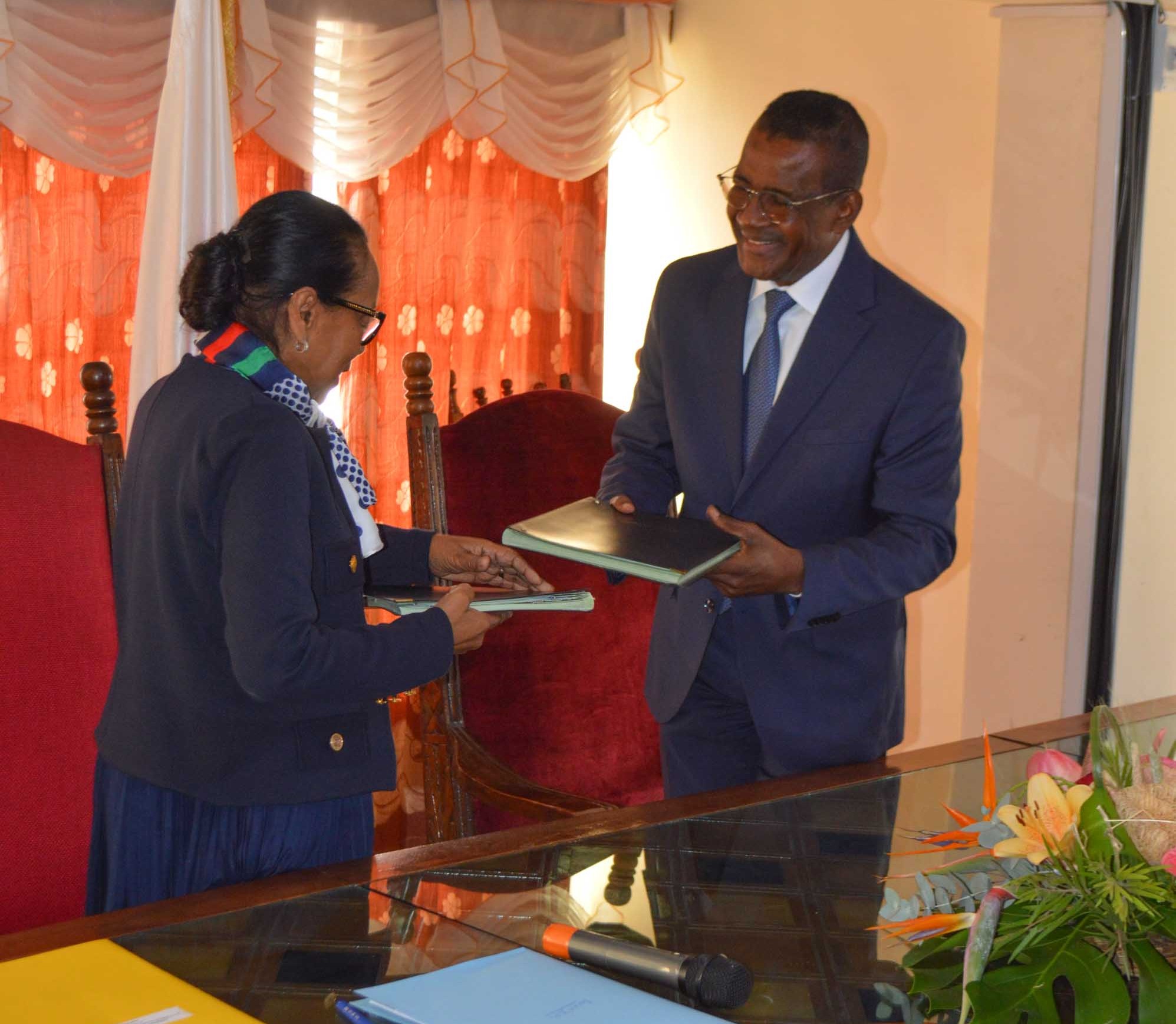 Cérémonie de passation de pouvoir entre les Présidents de l'Assemblée nationale
