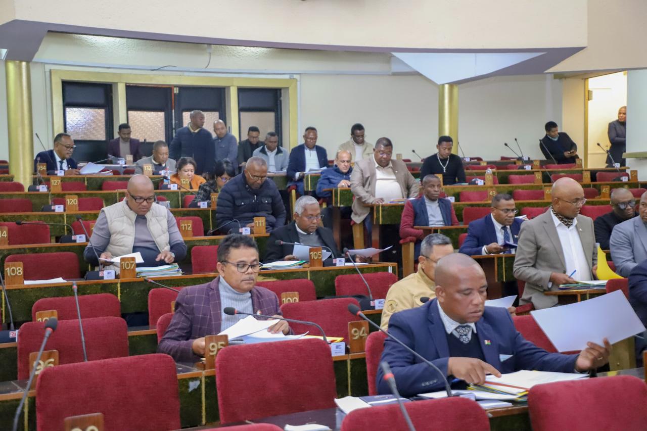 Adoption de dix projets de loi à l’Assemblée nationale pour soutenir le développement et renforcer la gouvernance