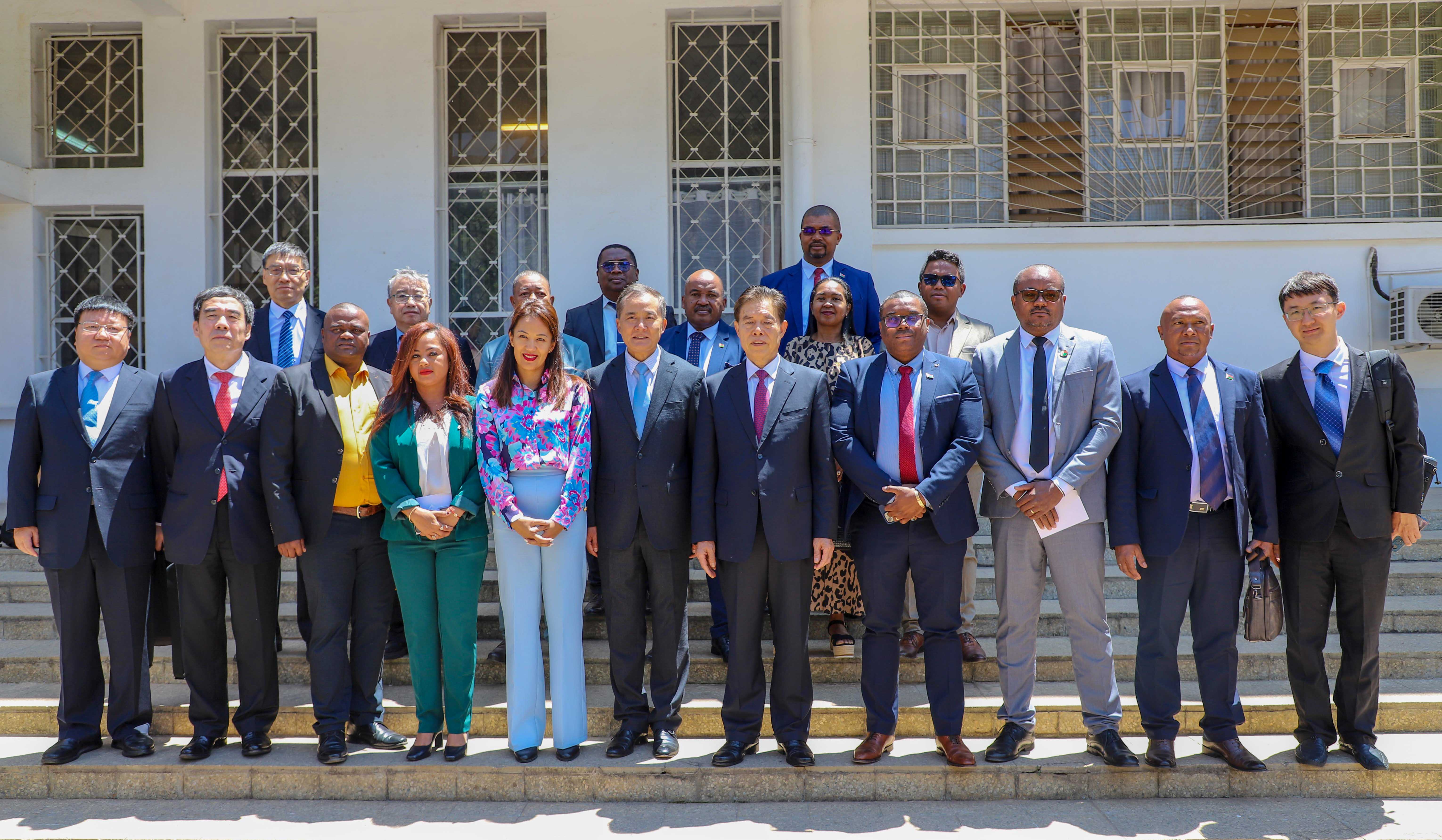La délégation chinoise en visite à l’Assemblée nationale