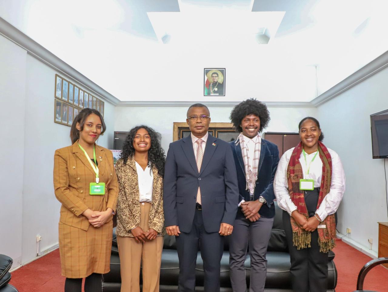 Le Président de l’Assemblée nationale reçoit les jeunes parlementaires malagasy du PRJIO