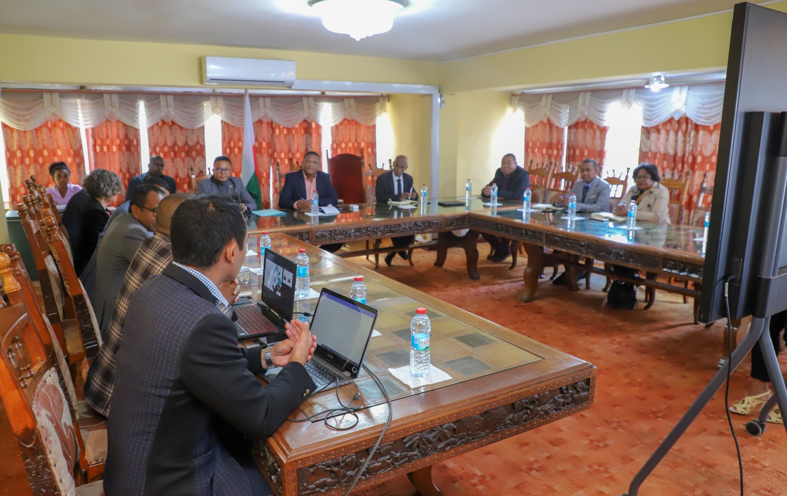 Les députés renforcent leur plaidoyer pour une meilleure contribution nationale à l’achat de vaccins