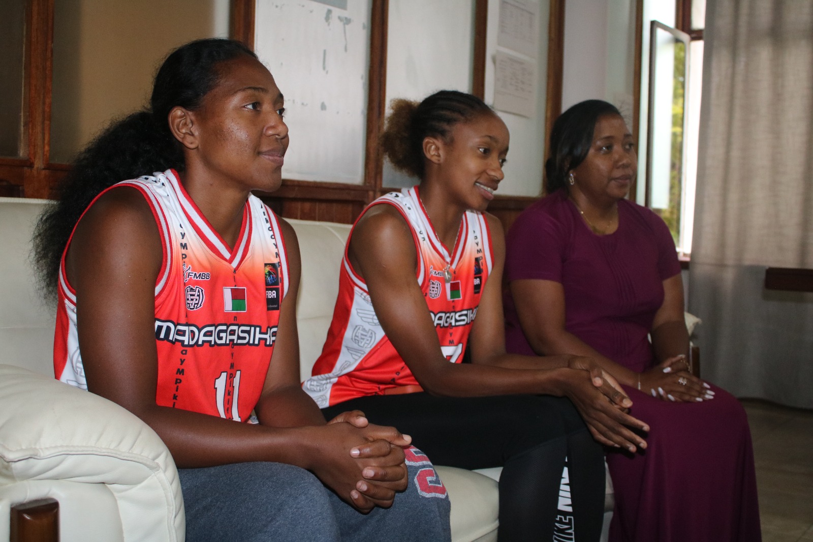 Les vice-présidents de l’Assemblée nationale félicitent les championnes d’Afrique de basketball 3x3