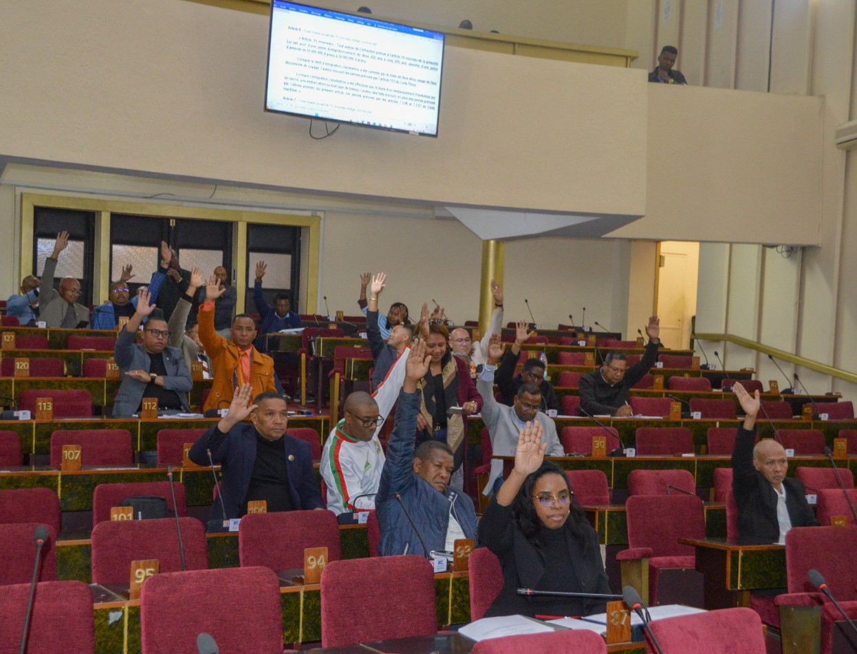 Lutte contre l’émigration clandestine : deux propositions de loi du Sénat adoptées à l’Assemblée nationale