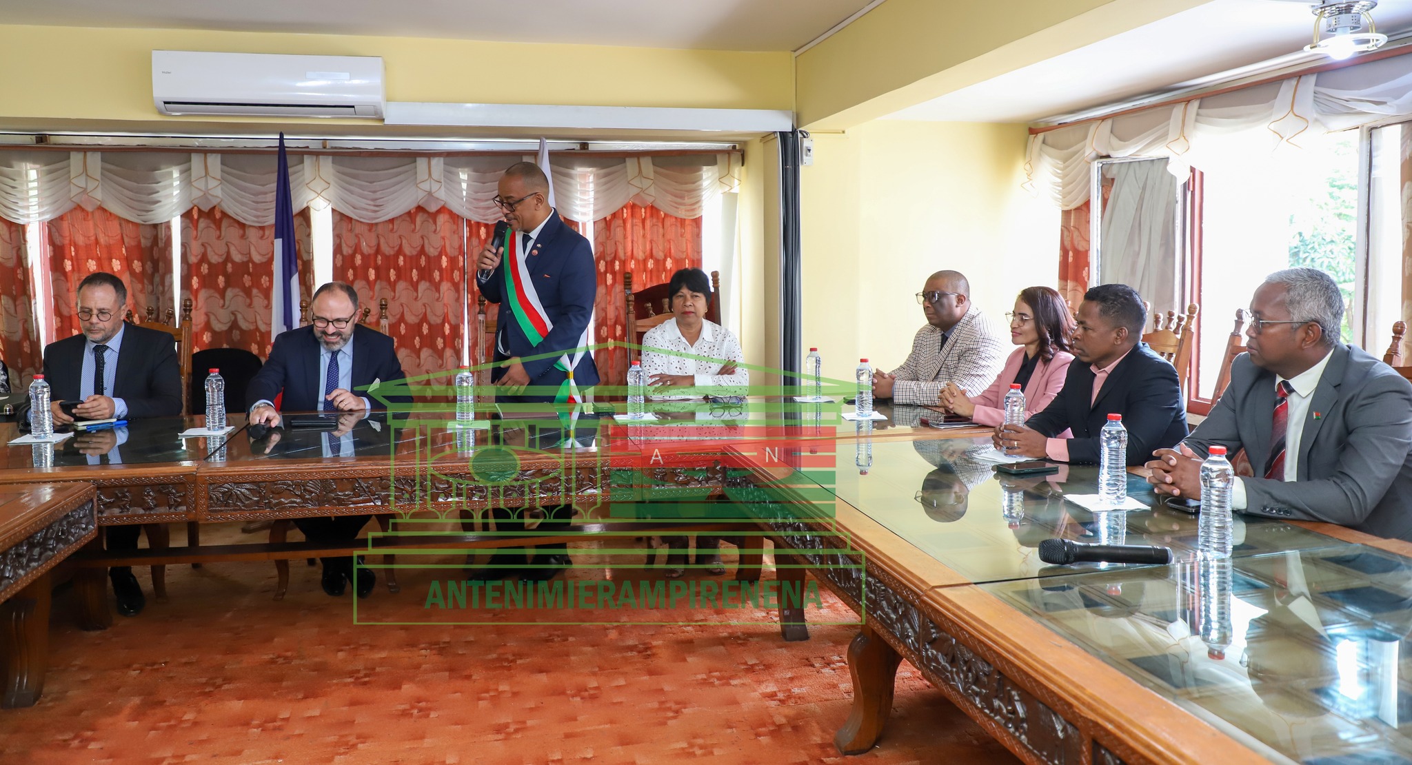 Rencontre entre l’Ambassadeur de France et le groupe d’amitié parlementaire Madagascar–France