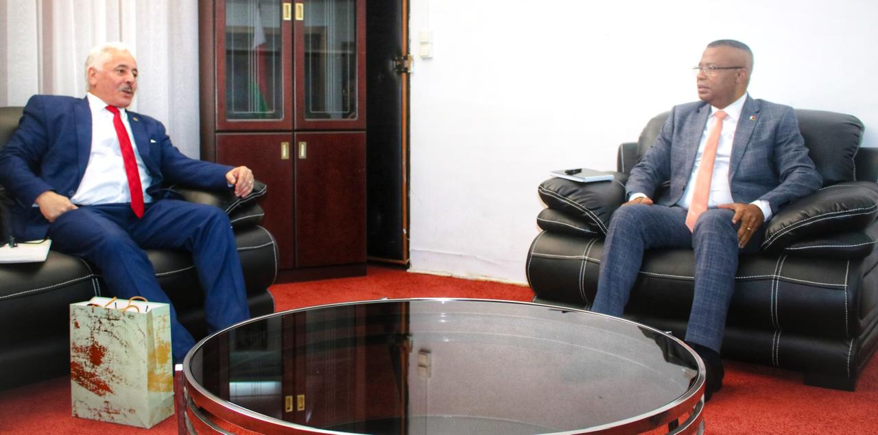 Renforcement de la coopération Madagascar–Algérie : visite de courtoisie de l’Ambassadeur Miloud Benmakhlouf à l’Assemblée nationale