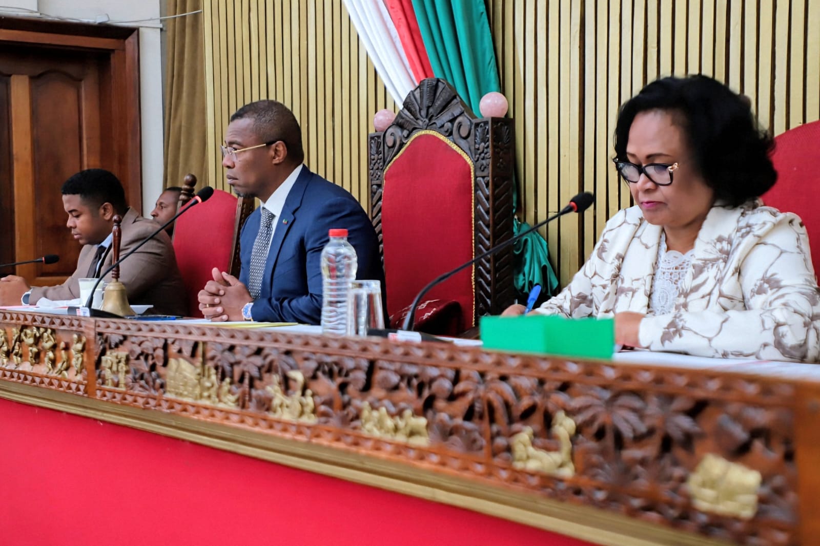 Rencontre entre députés et membres du gouvernement sur la décentralisation et la sécurité publique à Tsimbazaza